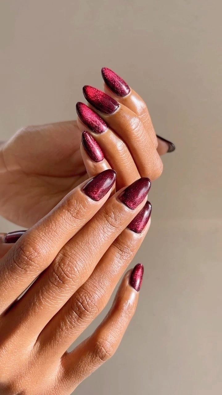 Medium Almond Burgundy Cat Eye Medium Almond Burgundy Cat Eye — Cat Eye Nail Art