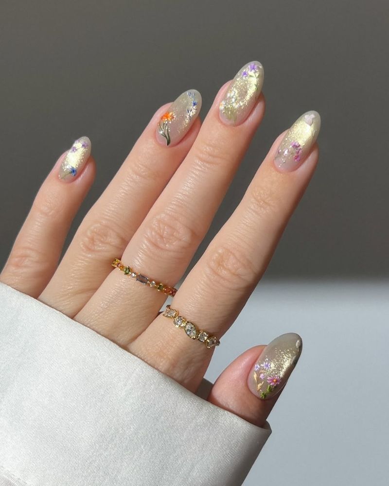 Medium Almond Beige Cat Eye Floral Decals Medium Almond Beige Cat Eye Floral Decals — Cat Eye Nail Art