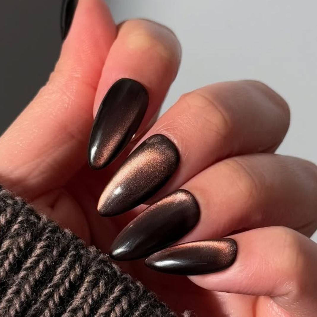 Medium Almond Deep Brown Copper Cat Eye Medium Almond Deep Brown Copper Cat Eye — Cat Eye Nail Art