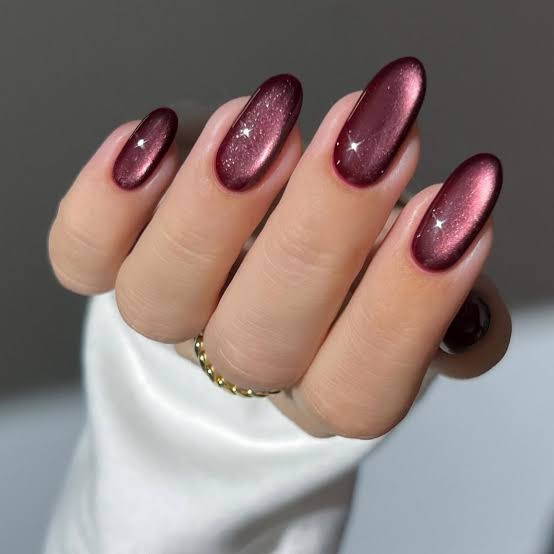 Short Almond Burgundy Cat Eye Heart Short Almond Burgundy Cat Eye Heart — Cat Eye Nail Art