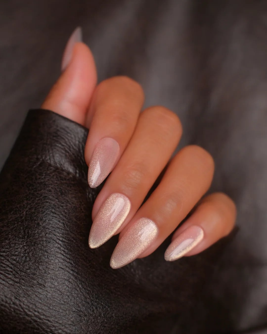 Champagne Gold Cat Eye Short Almond Nails Champagne Gold Cat Eye Short Almond Nails — Champagne Nails