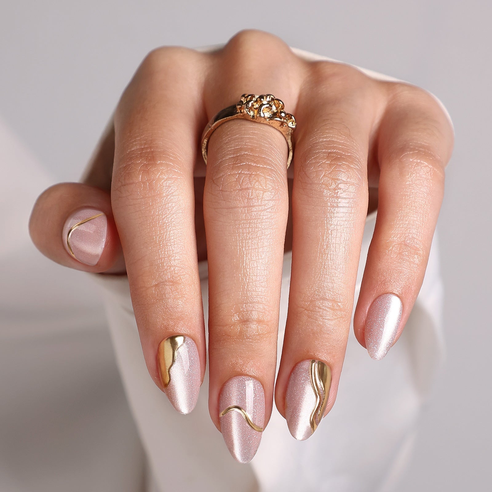 Pale Pink Satin Gold Wavy Lines Medium Soft Square Nails Pale Pink Satin Gold Wavy Lines Medium Soft Square Nails — Champagne Nails