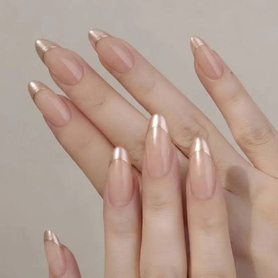 Sheer Nude Metallic Gold French Tip Medium Almond Nails Sheer Nude Metallic Gold French Tip Medium Almond Nails — Champagne Nails