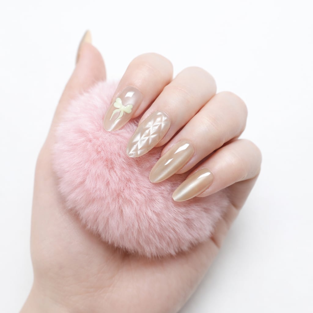 Champagne Cat Eye Geometric Bow Medium Almond Nails Champagne Cat Eye Geometric Bow Medium Almond Nails — Champagne Nails