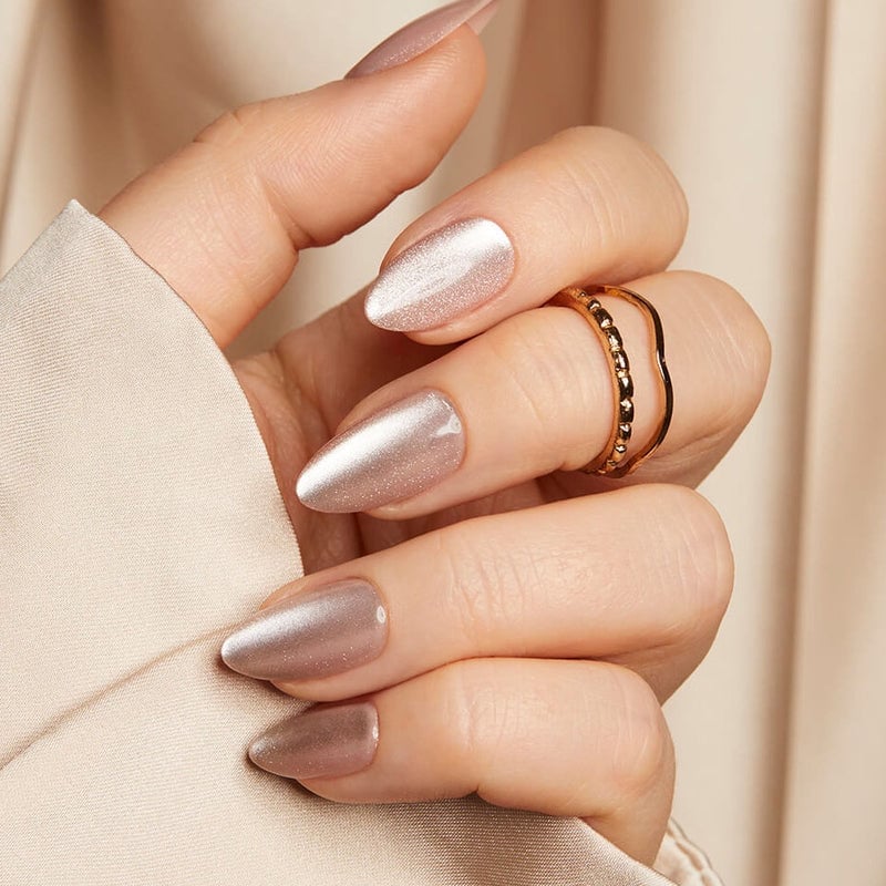 Light Beige Pink Cat Eye Medium Almond Nails Light Beige Pink Cat Eye Medium Almond Nails — Champagne Nails