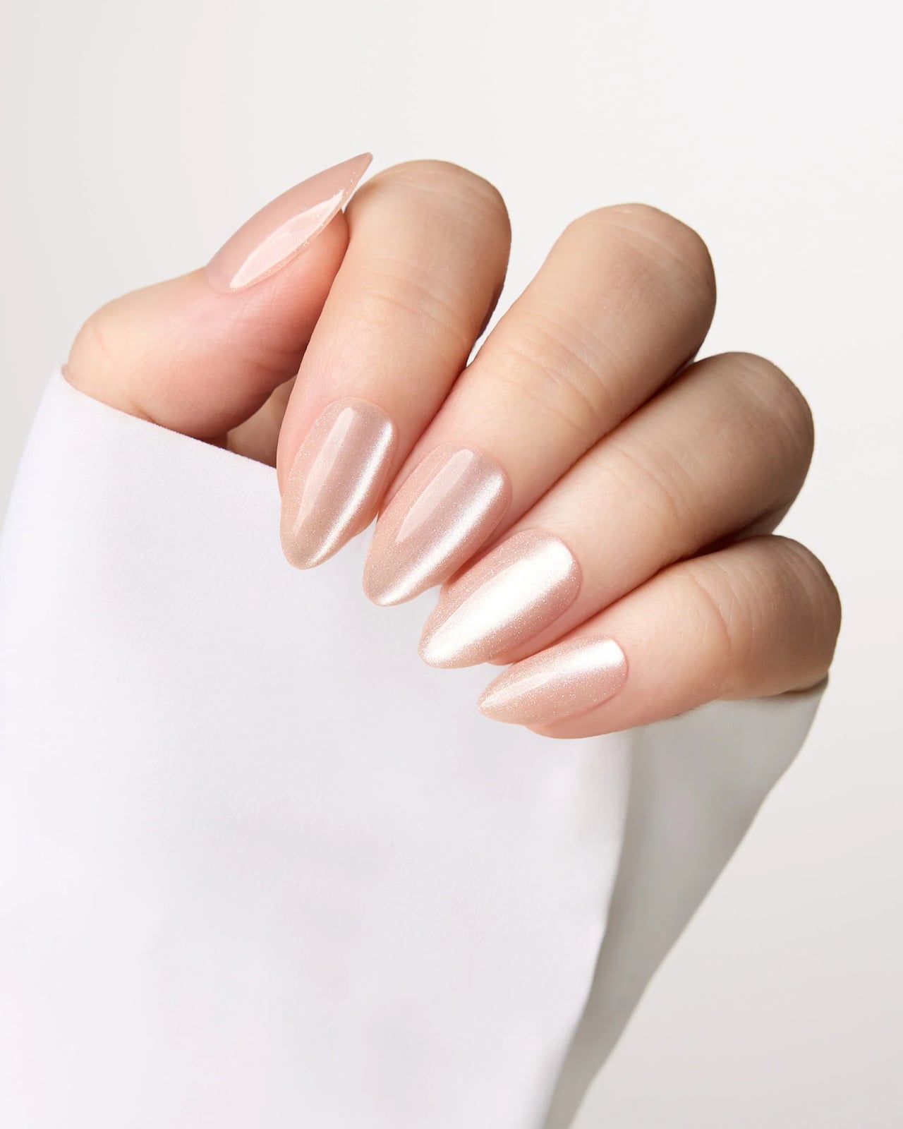 Beige Gold Milky Pearlescent Medium Almond Nails Beige Gold Milky Pearlescent Medium Almond Nails — Champagne Nails