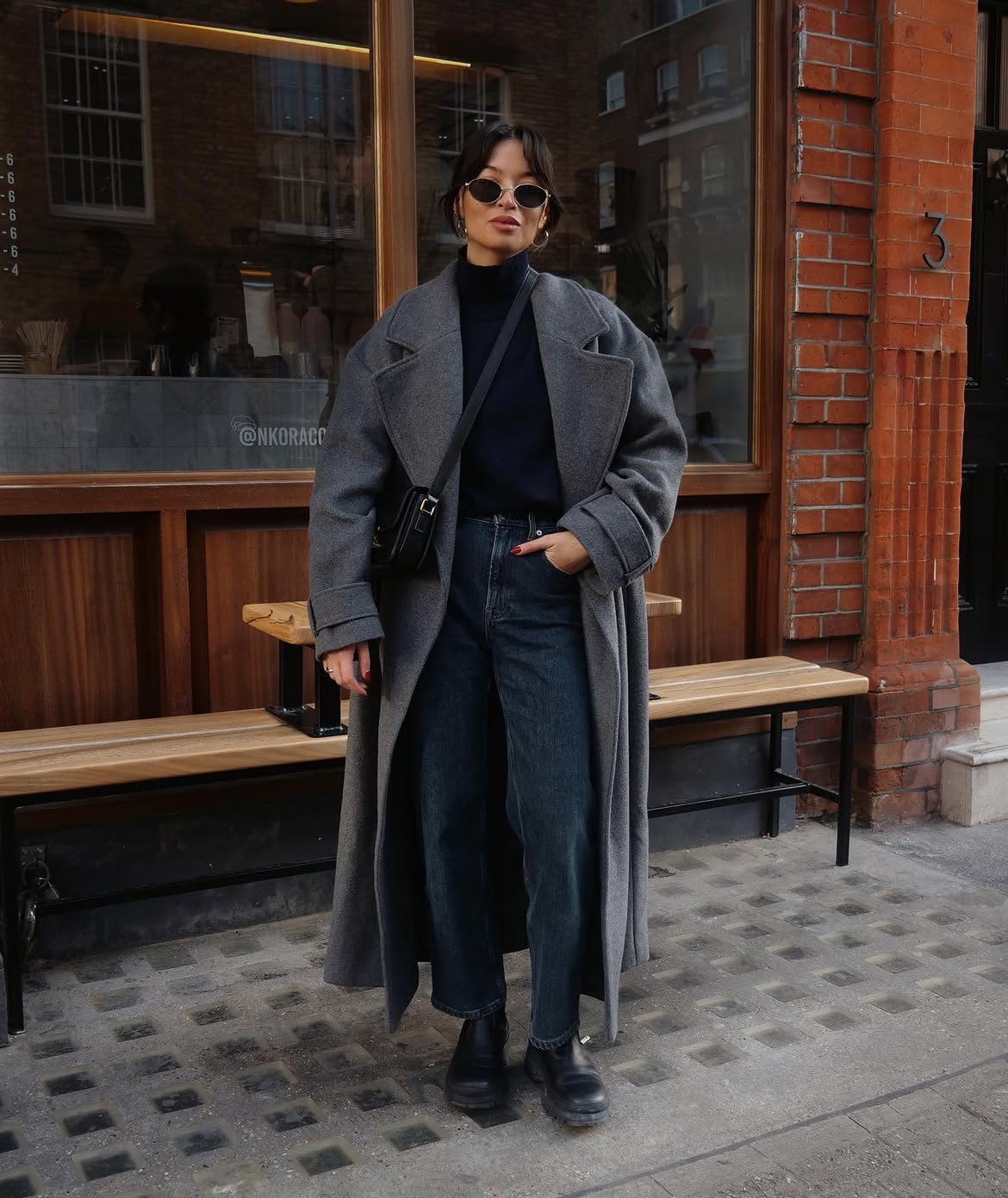 Chic Grey Wool Coat With Dark Wash Denim