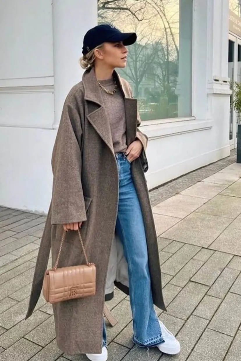 Long Brown Coat with Wide-Leg Jeans Long Brown Coat with Wide-Leg Jeans — Chic Style