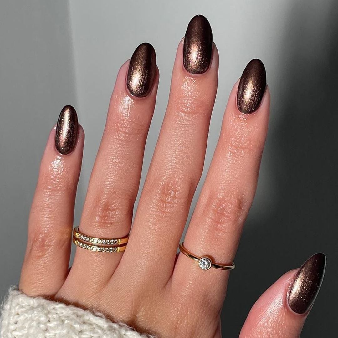 Coppery Shimmer Cat Eye Oval Nails Coppery Shimmer Cat Eye Oval Nails — Chocolate Nails