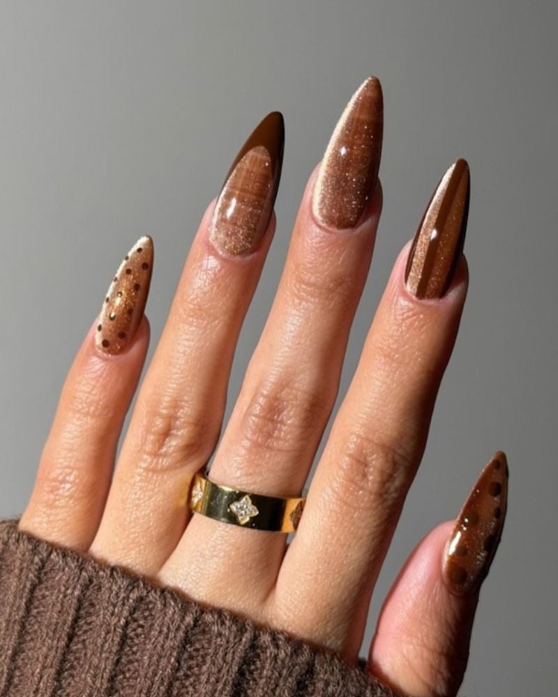 Dark Brown Metallic Shimmer Almond With Cat-Eye Effect Dark Brown Metallic Shimmer Almond With Cat-Eye Effect — Chocolate Nails