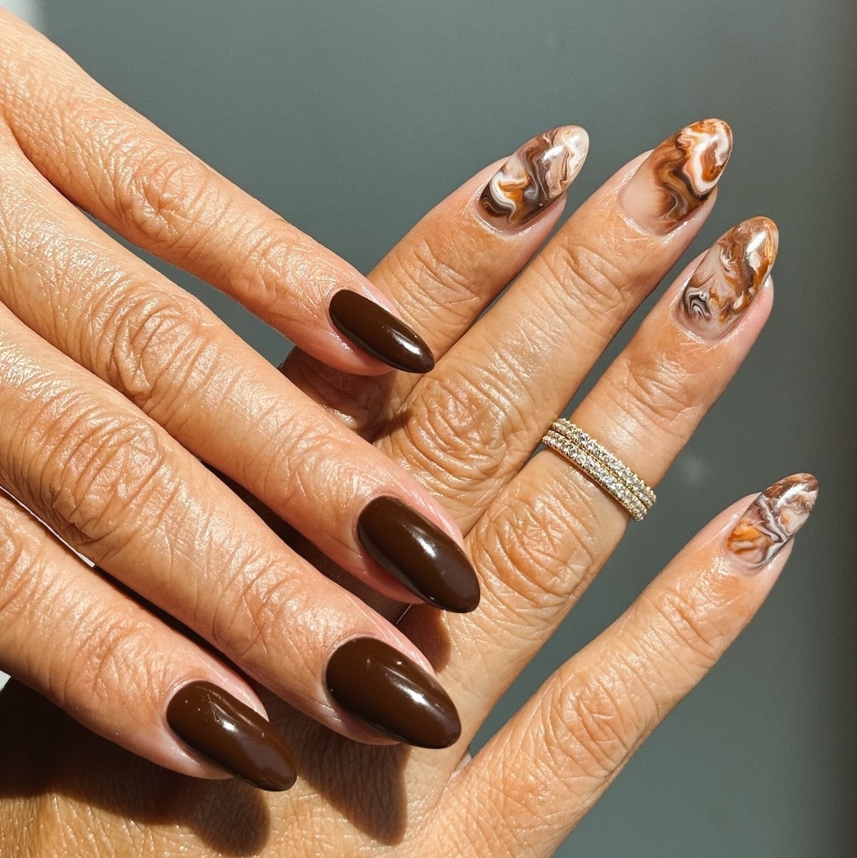 Swirled Brown Cream Beige Marble Oval Swirled Brown Cream Beige Marble Oval — Chocolate Nails