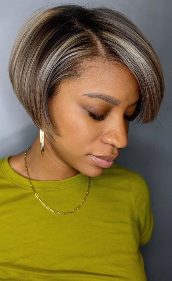 Chin Length Bob With Contrast Highlights and Curled Ends Chin Length Bob With Contrast Highlights and Curled Ends — Choppy Bob Hairstyles