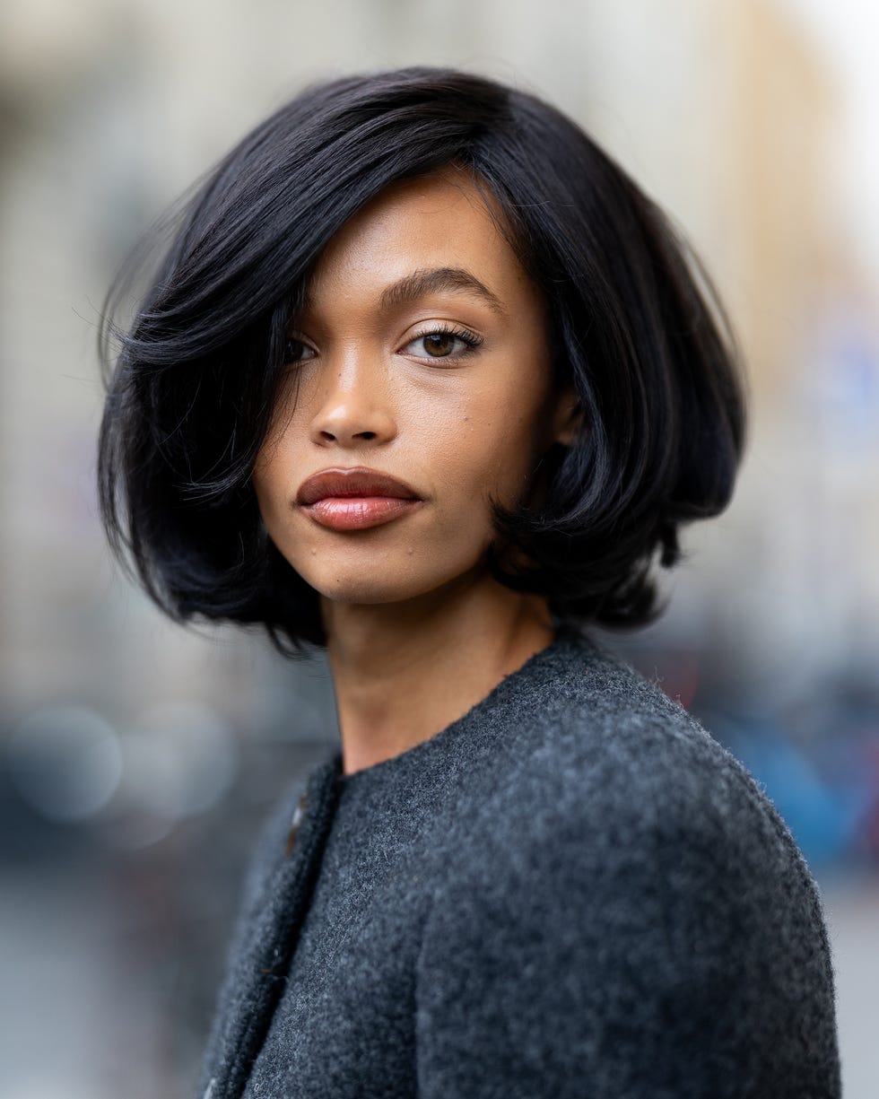 Voluminous Black Collarbone Bob With Side-Swept Bangs Voluminous Black Collarbone Bob With Side-Swept Bangs — Choppy Bob Hairstyles