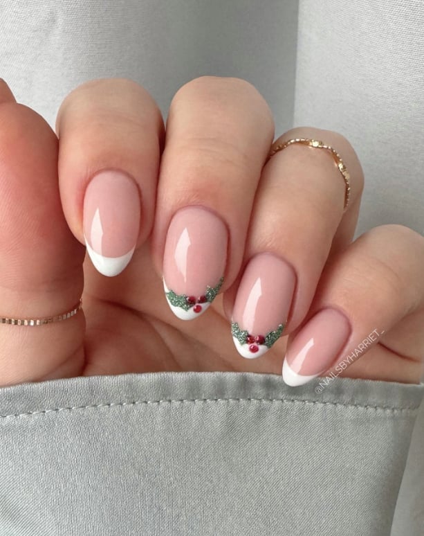 Short Oval Holly Berry Accent French Tips — Christmas French Tips
