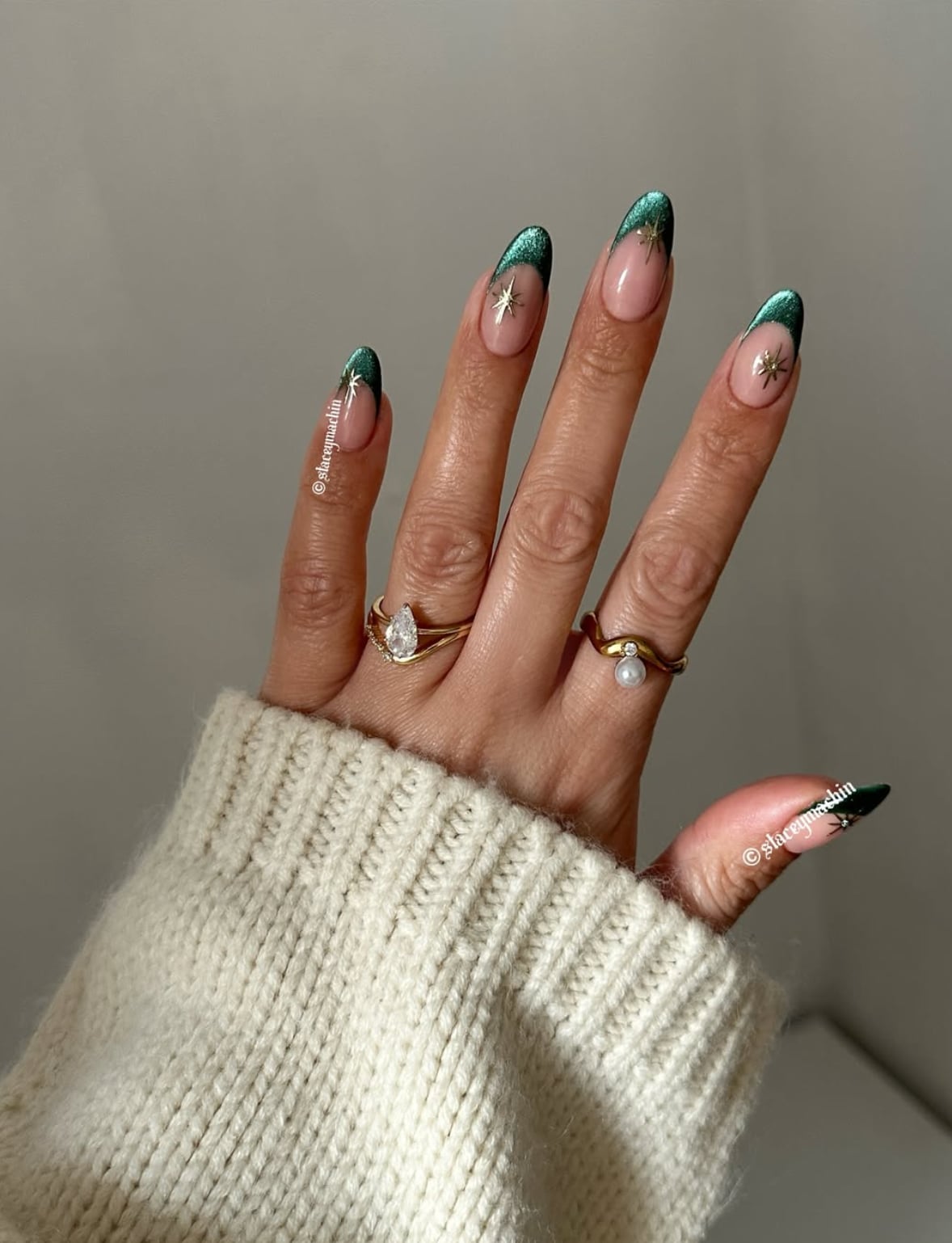 Medium Almond Dark Green Glitter Star French Tips — Christmas French Tips