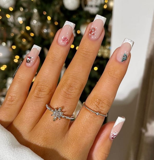 Glitter French Tip Christmas Illustrations Medium Square Nails Glitter French Tip Christmas Illustrations Medium Square Nails — Christmas Nails