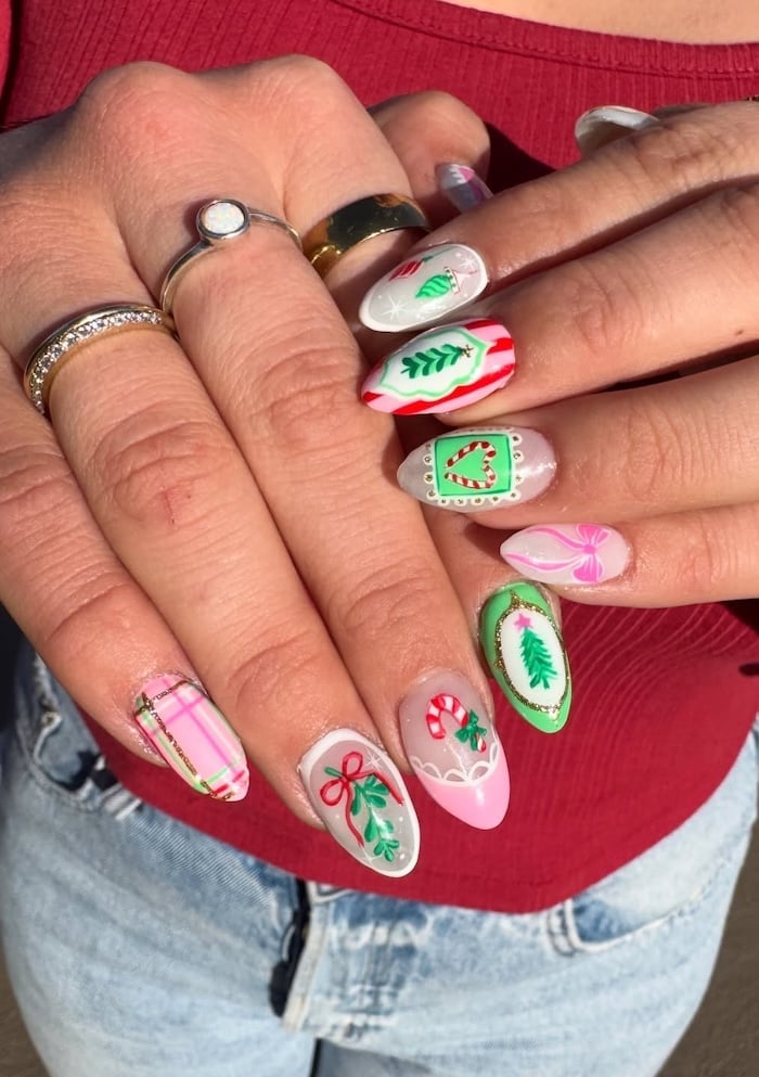 Short Almond Christmas Tree Candy Cane Nails, Glossy Short Almond Christmas Tree Candy Cane Nails, Glossy — Christmas Nails Green and Red
