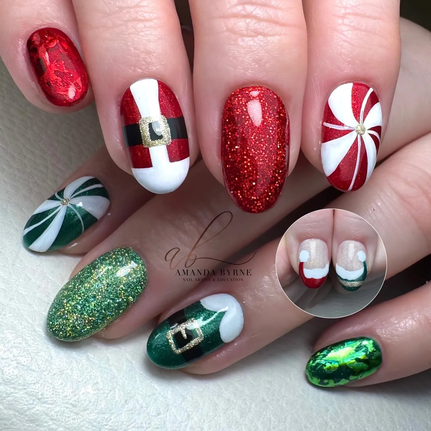 Medium Oval Santa Suit Glitter Foil Nails Medium Oval Santa Suit Glitter Foil Nails — Christmas Nails Green and Red