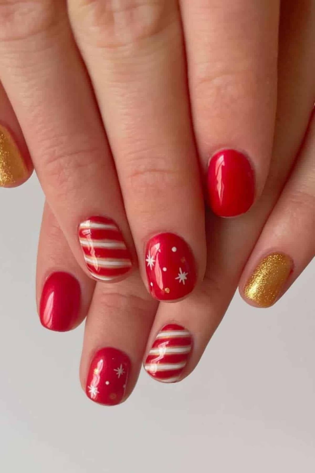 Short Oval Red White Gold Christmas Stripes — Christmas Nails Short