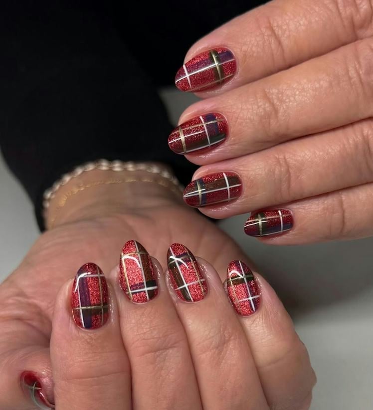 Medium Oval Shimmer Red Plaid Nails — Christmas Plaid Nails