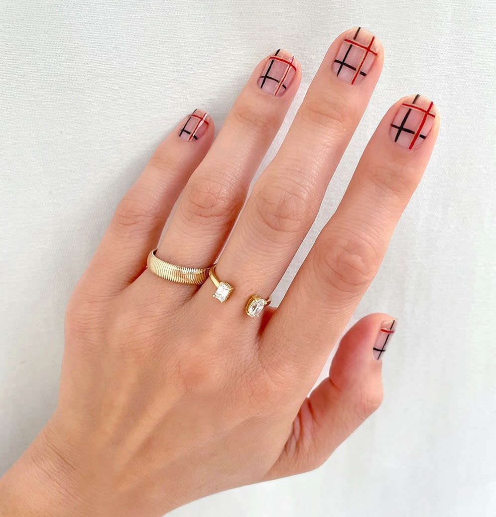 Medium Square Black Red Plaid Nails — Christmas Plaid Nails