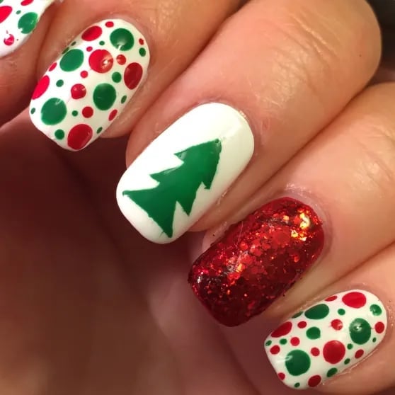 Short Oval White With Red Green Polka Dots Tree — Christmas Tree Nails