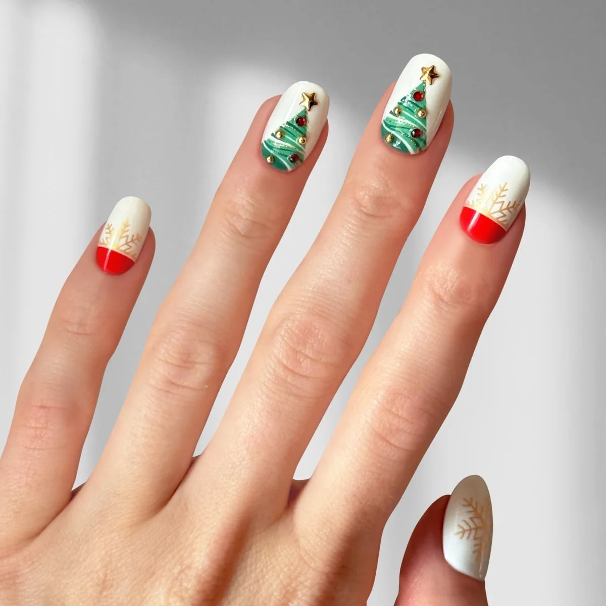Medium Almond Nude With Gold Foil Festive Art — Christmas Tree Nails
