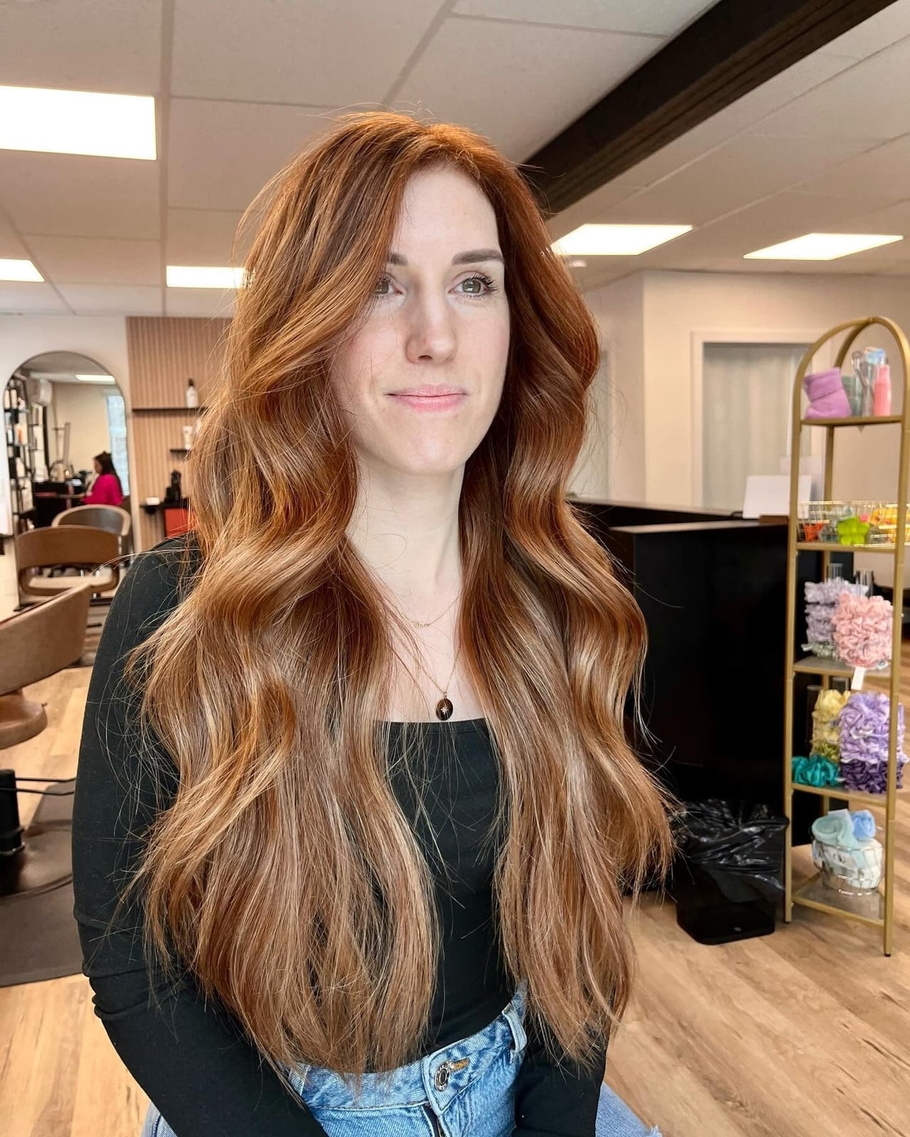Collarbone Waves With Blonde Highlights Collarbone Waves With Blonde Highlights — Cinnamon Hair Color