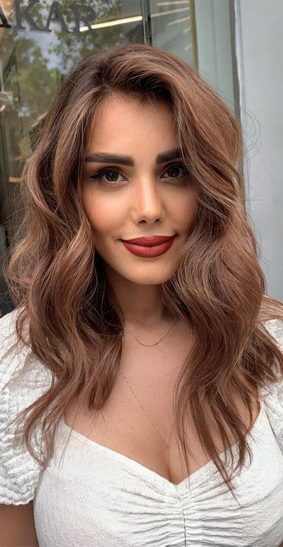 Collarbone Layers With Copper Highlights and Wavy Blowout Collarbone Layers With Copper Highlights and Wavy Blowout — Cinnamon Hair Color
