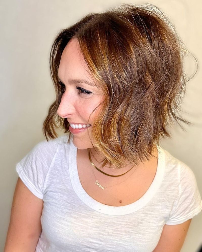 Chin Length Wavy Bob With Golden Highlights Chin Length Wavy Bob With Golden Highlights — Cinnamon Hair Color