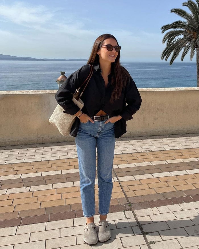 Suede Clogs with Oversized Shirt and Jeans Suede Clogs with Oversized Shirt and Jeans — Clogs Outfits