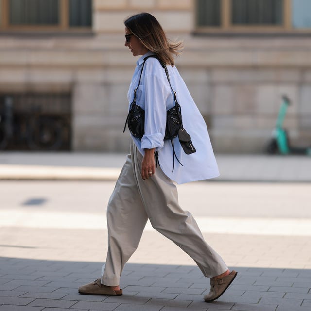 Suede Clogs with Oversized Shirt and Beige Trousers Suede Clogs with Oversized Shirt and Beige Trousers — Clogs Outfits