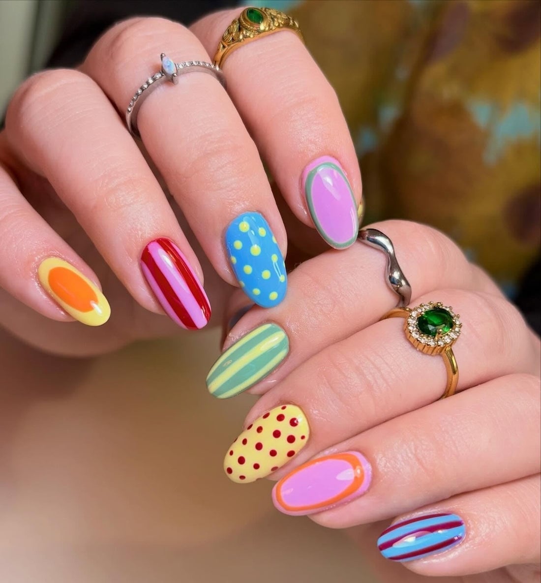Graphic Patterns Medium Oval Nails Graphic Patterns Medium Oval Nails — Colorful Nails