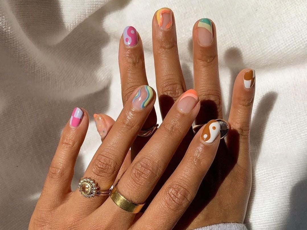Abstract Yin Yang Short Natural Nails Abstract Yin Yang Short Natural Nails — Colorful Nails