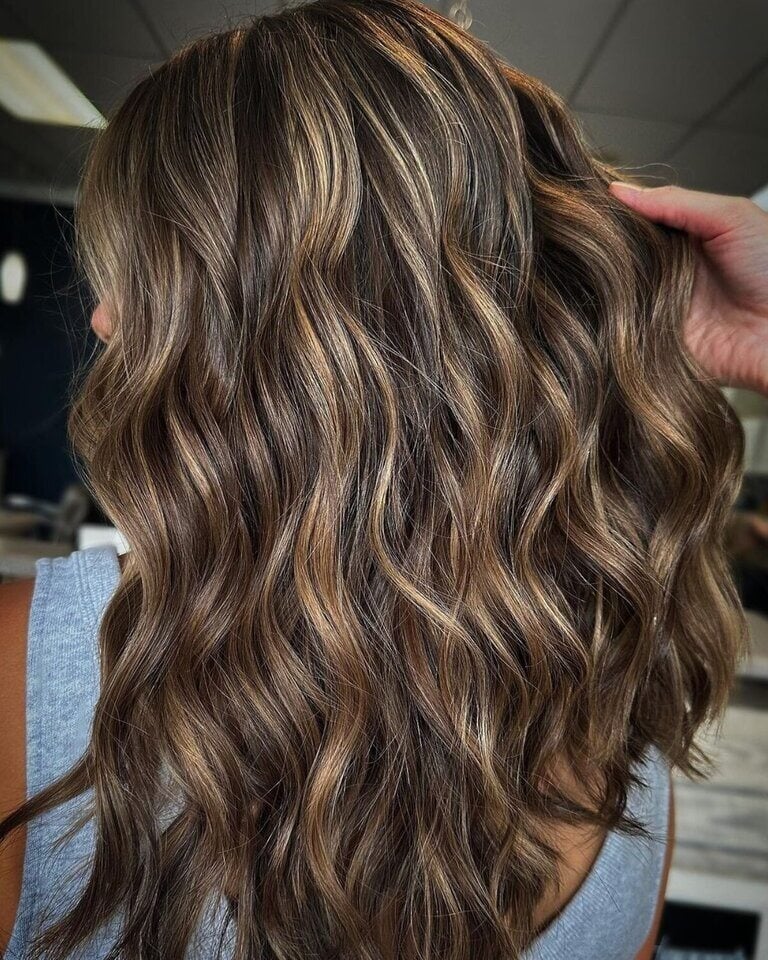 Collarbone Layers With Ash Blonde Highlights Collarbone Layers With Ash Blonde Highlights — Cool Brown Hair
