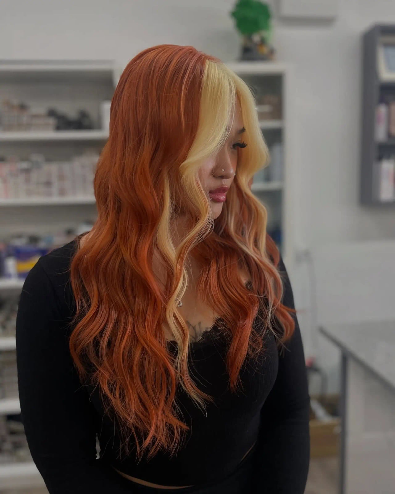 Mid-Back Ginger Flame With Blonde Money Piece And Layers, Wavy — Copper Hair with Blonde