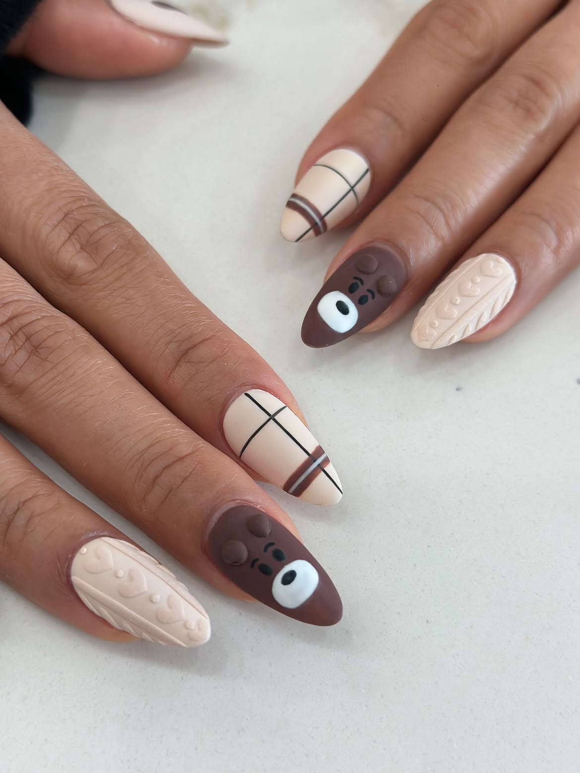 Cozy Brown Bear Sweater Nails