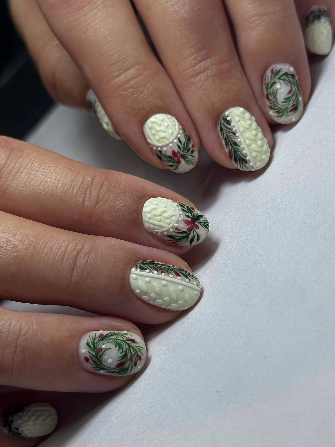 Cozy Winter Wreath & Sweater Nails