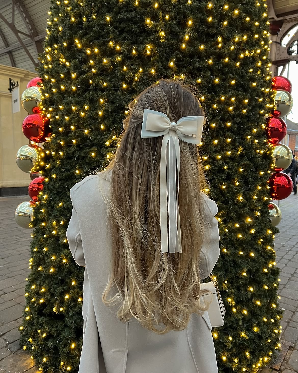 Cream Bow Half-Up Waves With Subtle Blonde Highlights