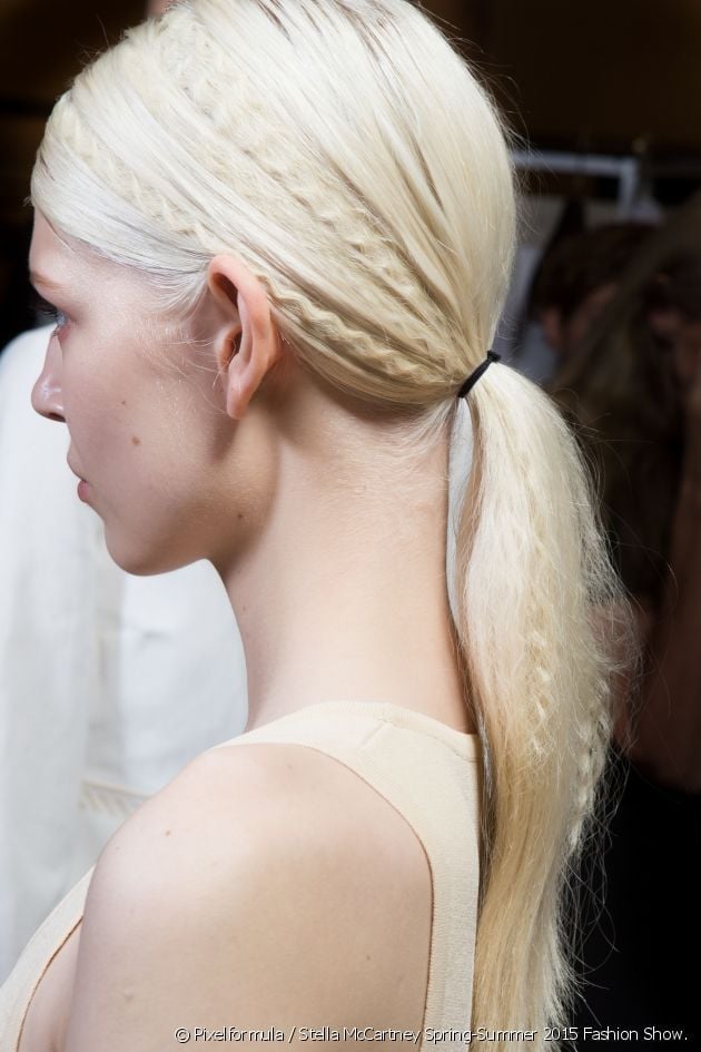 Fine Platinum Blonde Ponytail With Crimped Texture Fine Platinum Blonde Ponytail With Crimped Texture — Crimped Hair