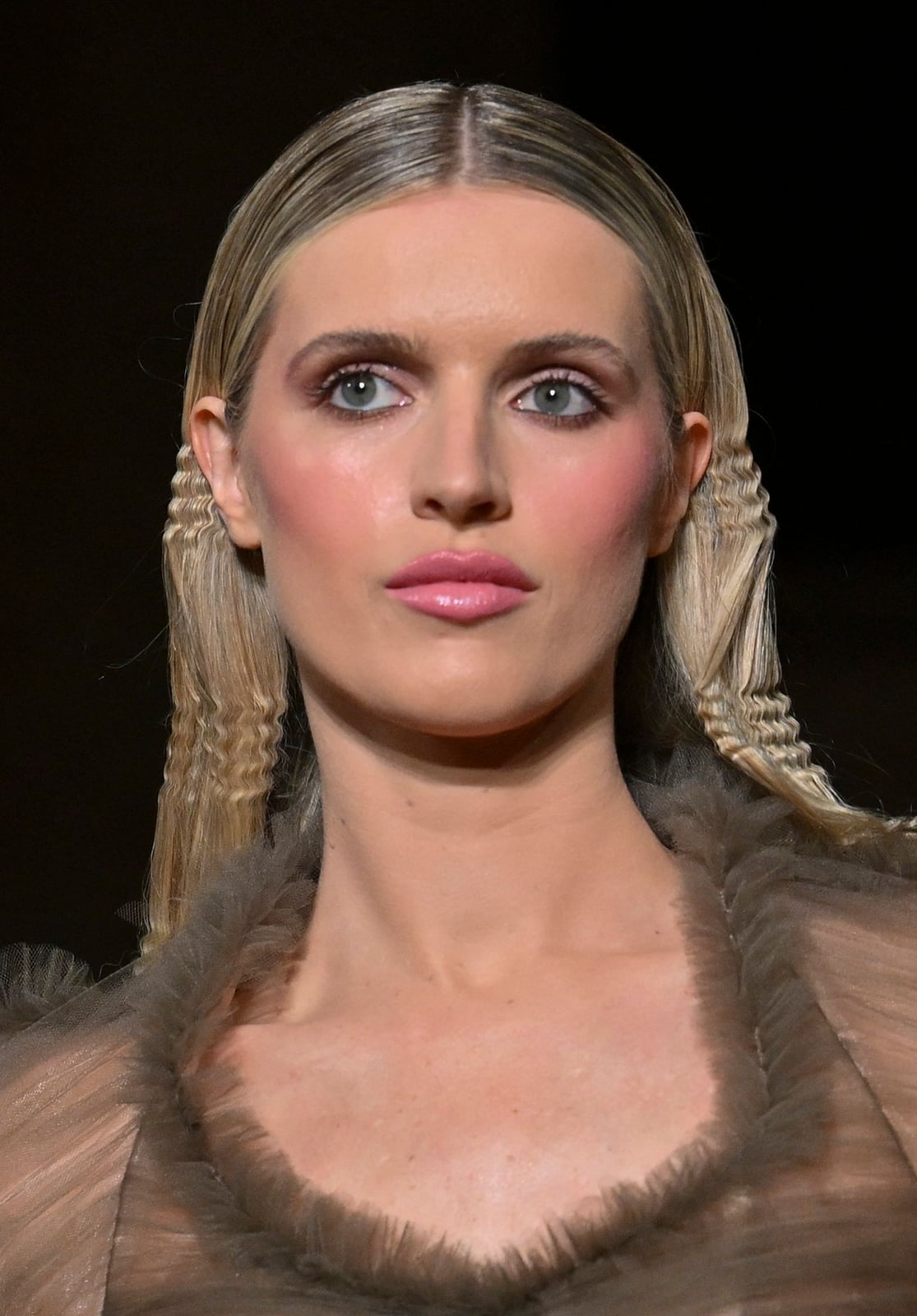 Collarbone Length Ash Blonde Wet Look With Crimp Collarbone Length Ash Blonde Wet Look With Crimp — Crimped Hair