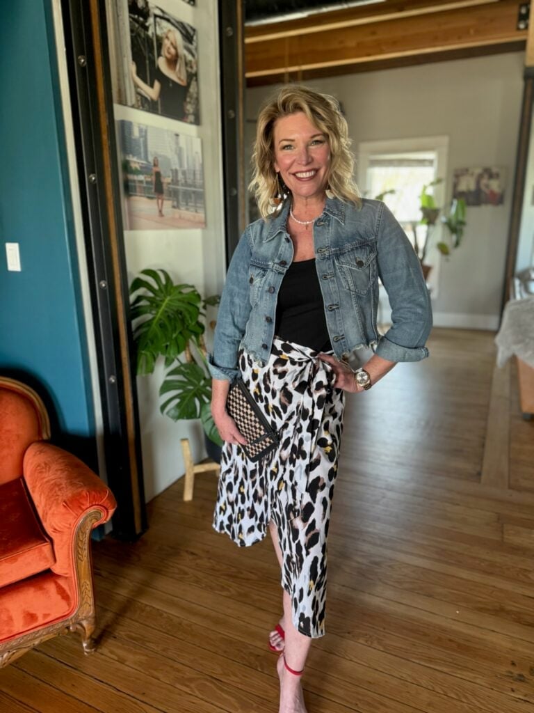 Cropped Blue Denim Jacket With Leopard Print Skirt And Red Heels — Cropped Jacket Outfits