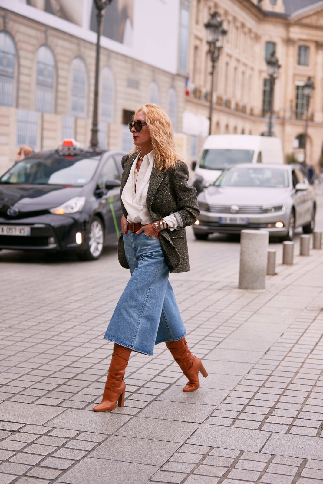 Light-wash Denim Culottes with Tweed Blazer and Tan Knee-High Boots Light-wash Denim Culottes with Tweed Blazer and Tan Knee-High Boots — Culottes Outfits