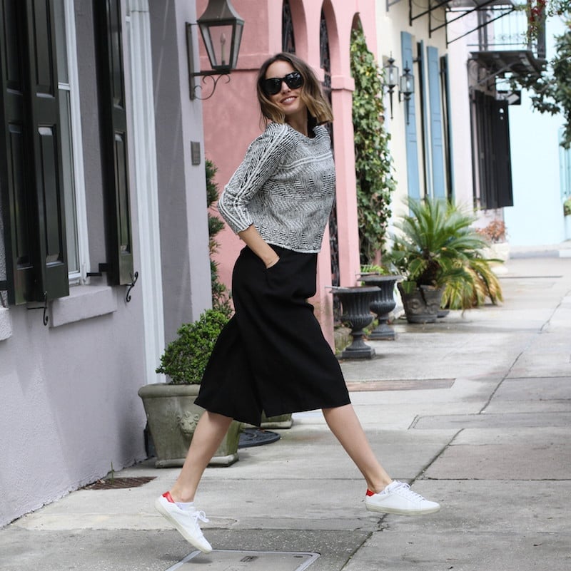 Black Wide-Leg Culottes with Patterned Top and White Sneakers Black Wide-Leg Culottes with Patterned Top and White Sneakers — Culottes Outfits