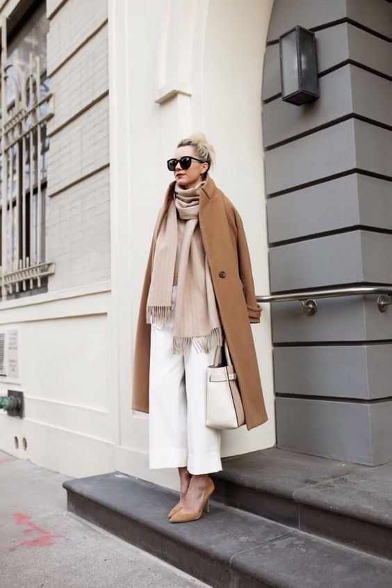 White Wide-Leg Culottes with a Camel Coat and Beige Scarf White Wide-Leg Culottes with a Camel Coat and Beige Scarf — Culottes Outfits