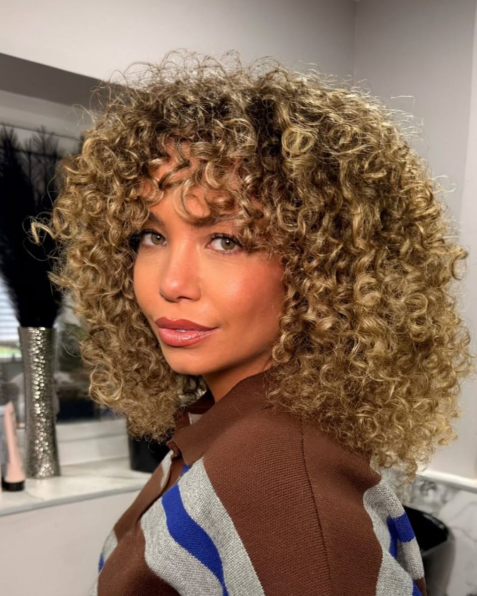 Collarbone Bob With Honey Blonde Curls Collarbone Bob With Honey Blonde Curls — Curly Bob Hairstyles