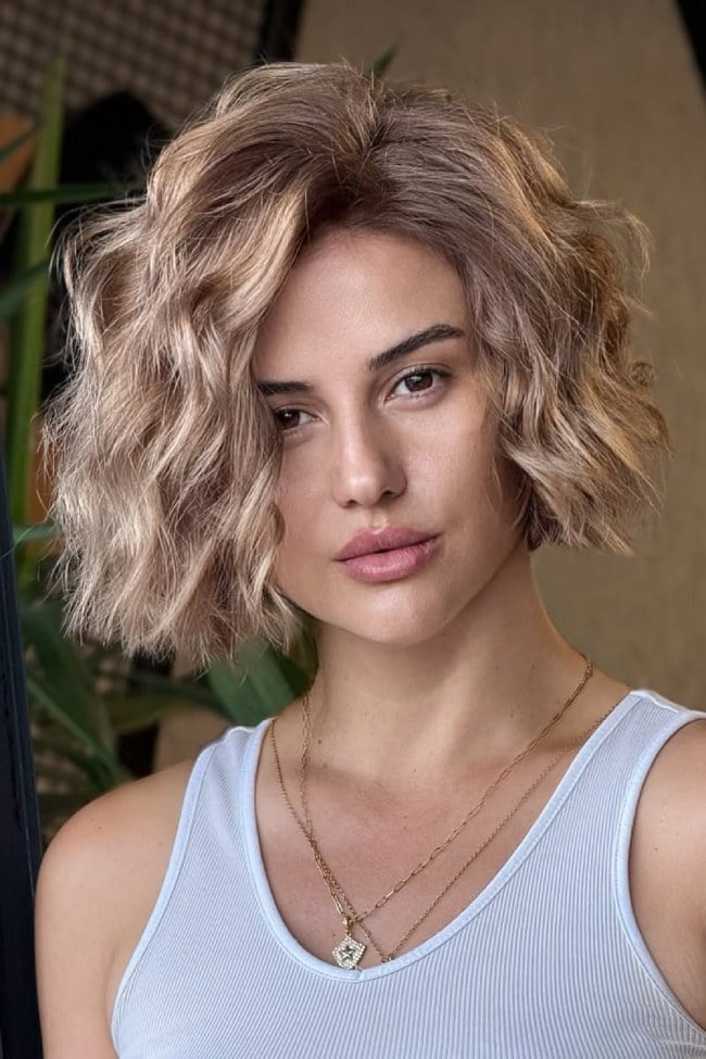 Chin Length Wavy Bob With Beige Blonde Chin Length Wavy Bob With Beige Blonde — Curly Bob Hairstyles