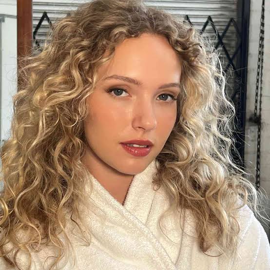 Shoulder Length Fine Curls With Ash Blonde Shoulder Length Fine Curls With Ash Blonde — Curly Hair