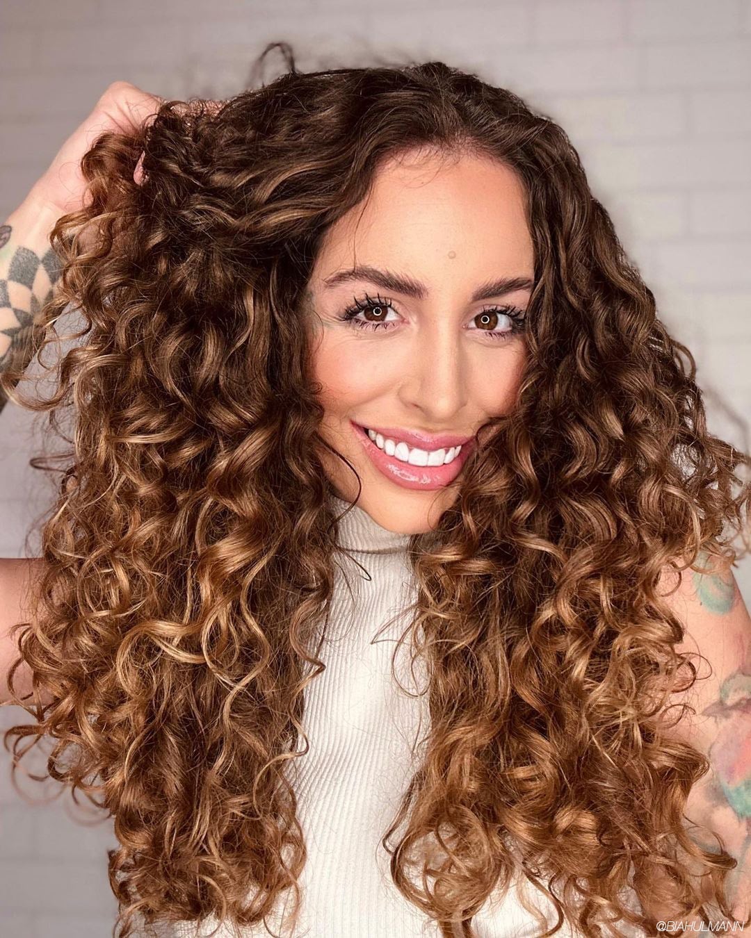 Mid-Back Air-Dried Curls With Honey Mid-Back Air-Dried Curls With Honey — Curly Hair
