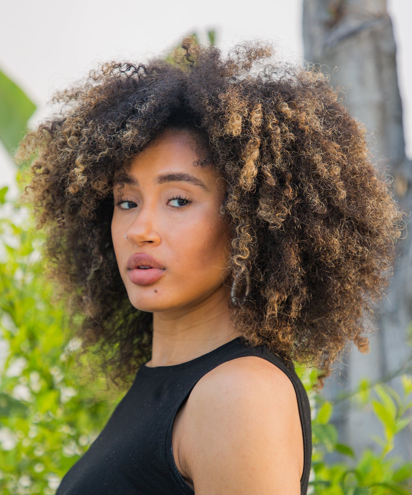 Mid-Back Dark Brown With Dramatic Blonde Highlights Mid-Back Dark Brown With Dramatic Blonde Highlights — Curly Hair Highlights